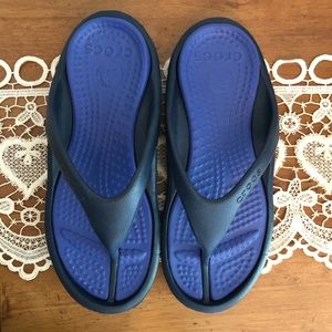 Crocs blue & black flip flop sandal woman 9 men 7